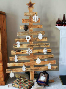 kreativ-sapin-de-noel-bois-fabriquer-un-noel-en-flott-design-tuto-deco-casa-maison-du-monde