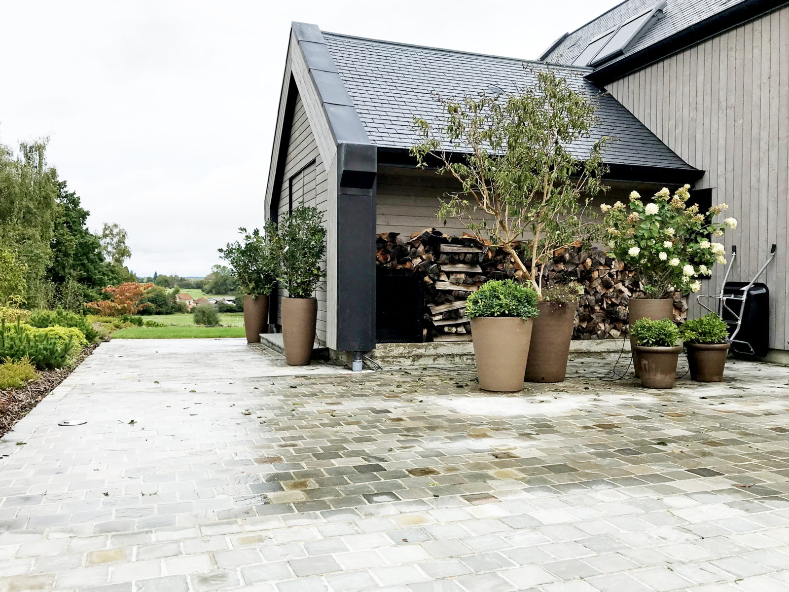 APRES jardin Grosrouvre-allée pavée